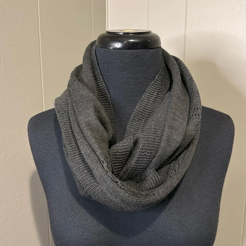 Michael Michael Kors Unisex Women’s Men’s Infinity Scarf Knit Breathable